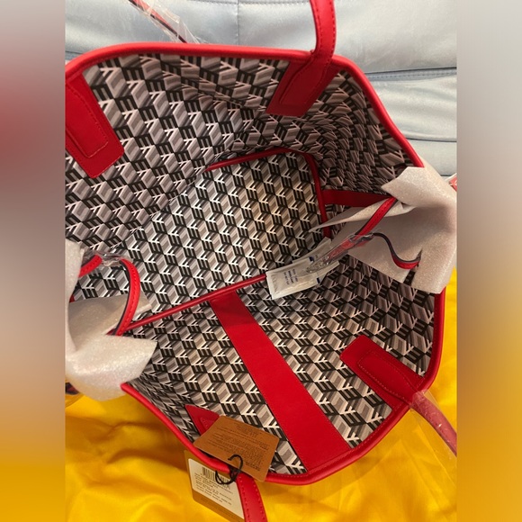 Mcm Visetos Medium Liz Reversible Shopper Tote Ruby Red - Picture 3 of 9